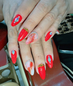 Nail đỏ đính đá