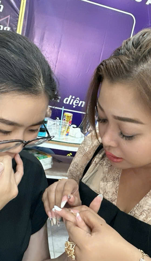 JENNA LEE – NGƯỜI TRỰC TIẾP ĐÀO TẠO VÀ DẪN DẮT HỌC VIÊN NGÀNH NAIL